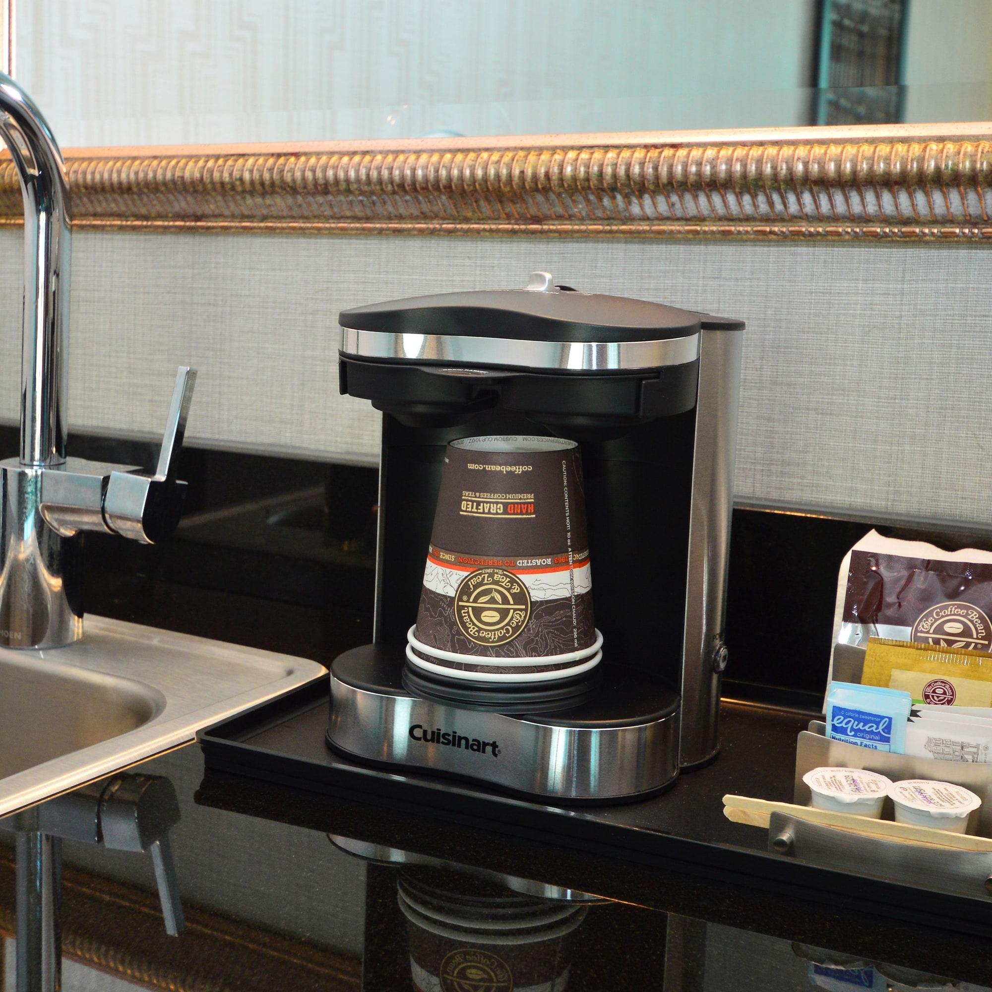 Отель Doubletree By Hilton Newark-Fremont Экстерьер фото