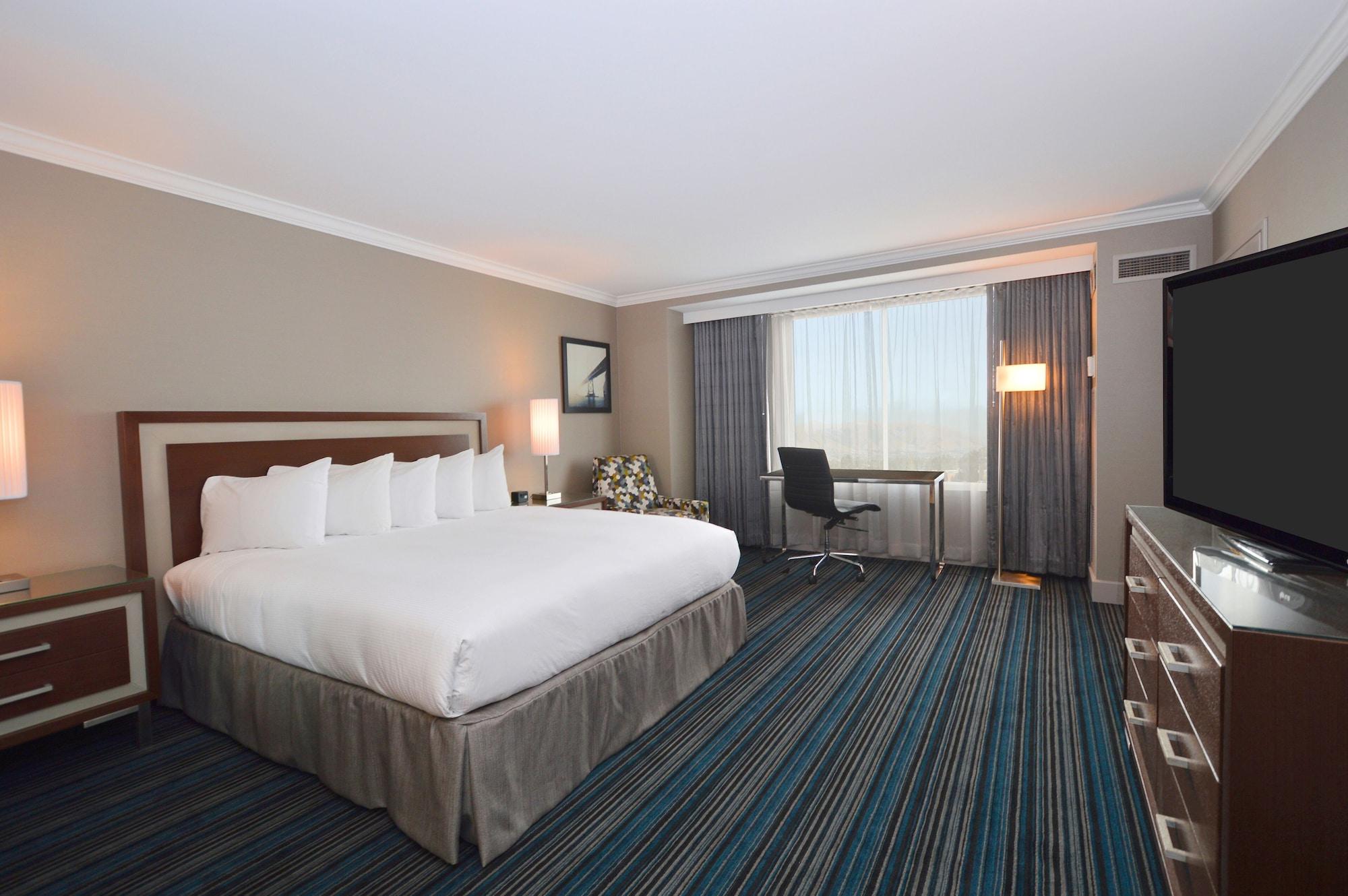Отель Doubletree By Hilton Newark-Fremont Экстерьер фото