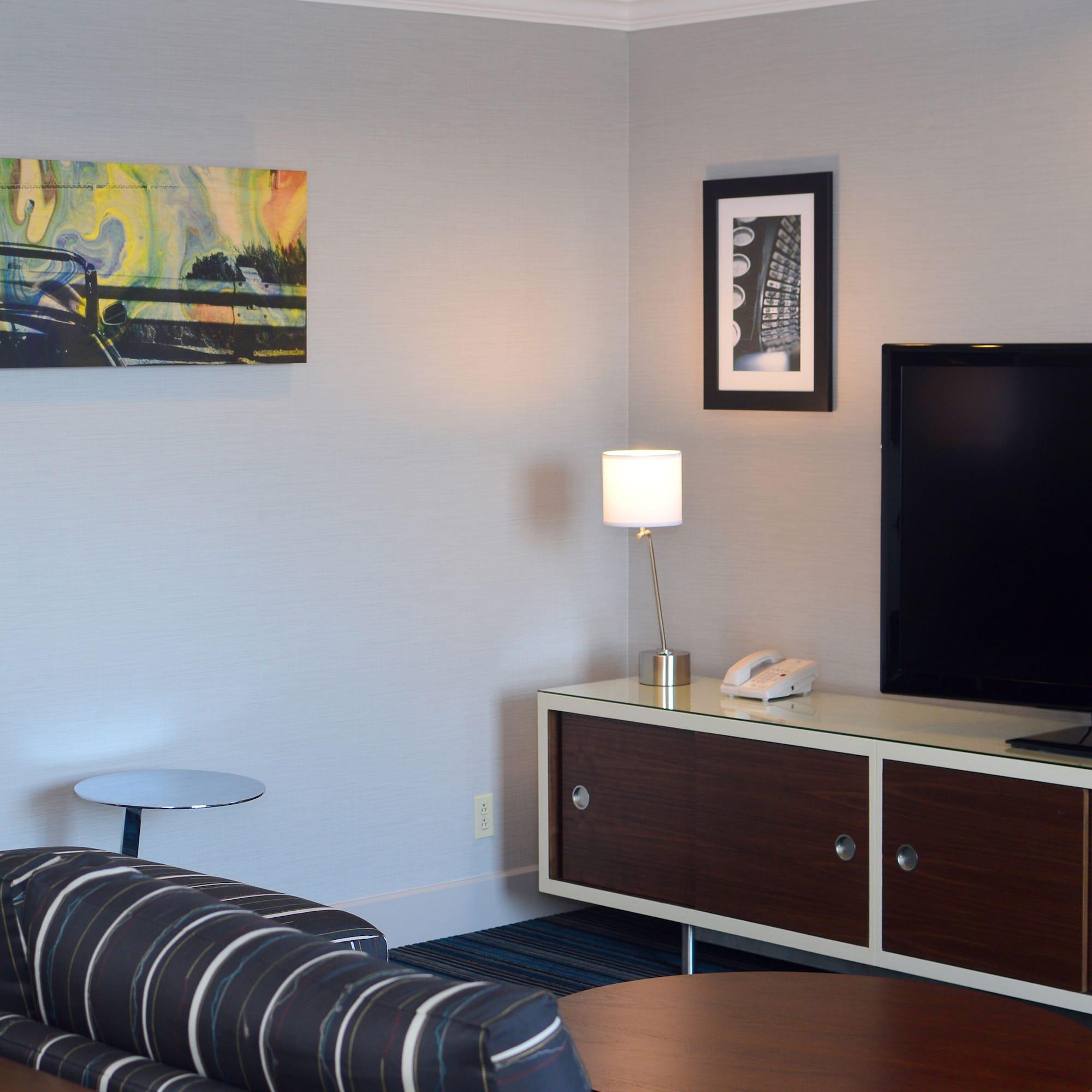 Отель Doubletree By Hilton Newark-Fremont Экстерьер фото