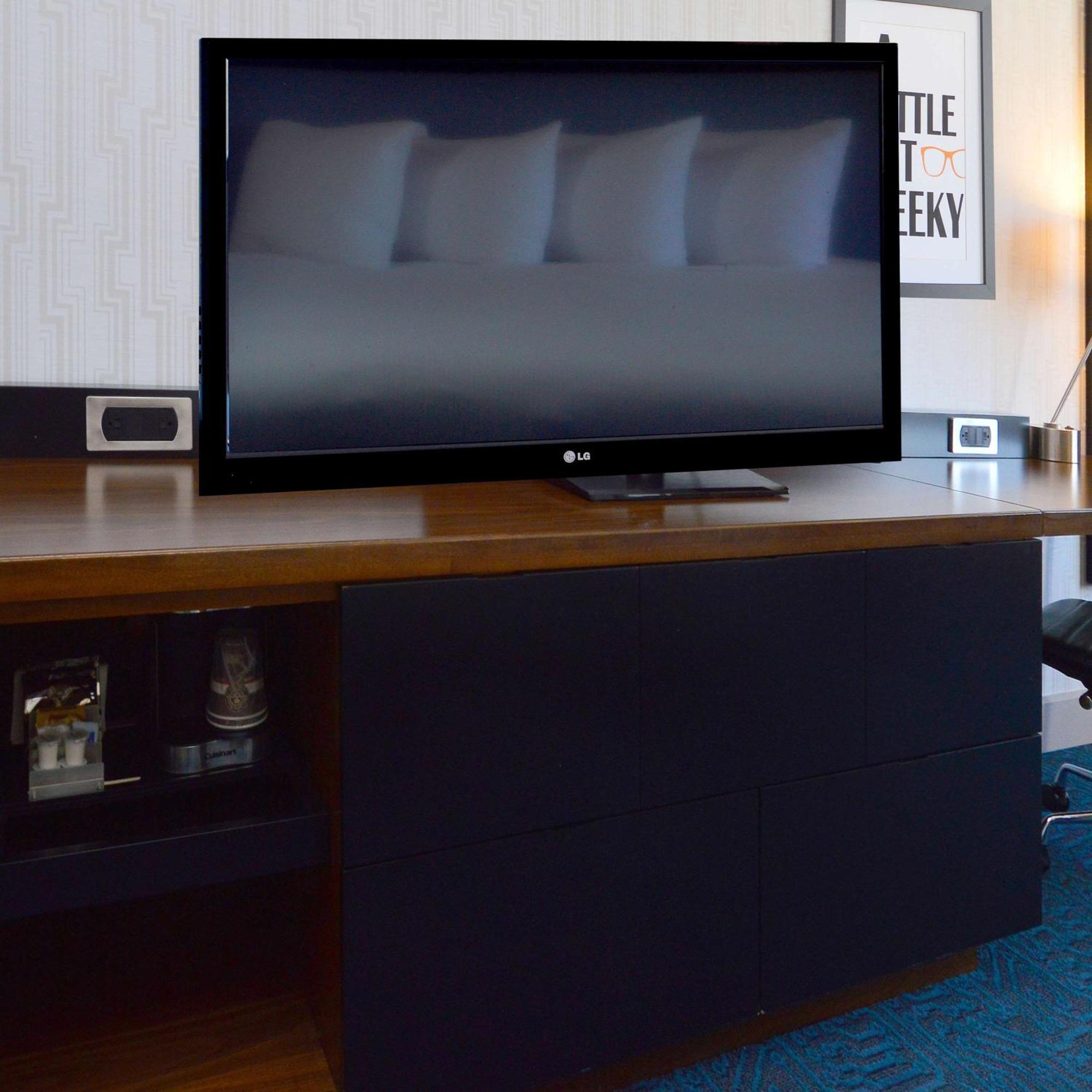 Отель Doubletree By Hilton Newark-Fremont Экстерьер фото