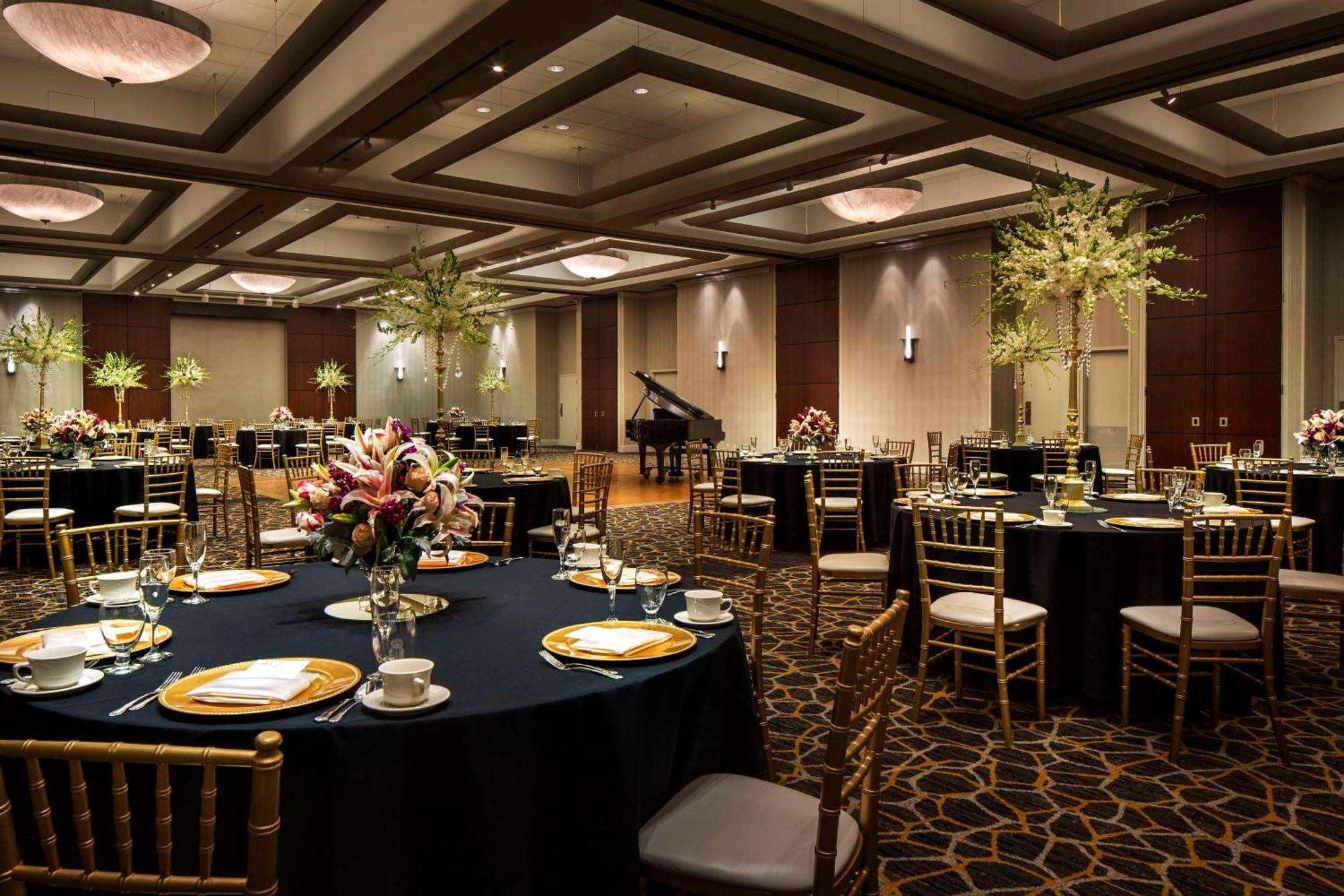 Отель Doubletree By Hilton Newark-Fremont Экстерьер фото