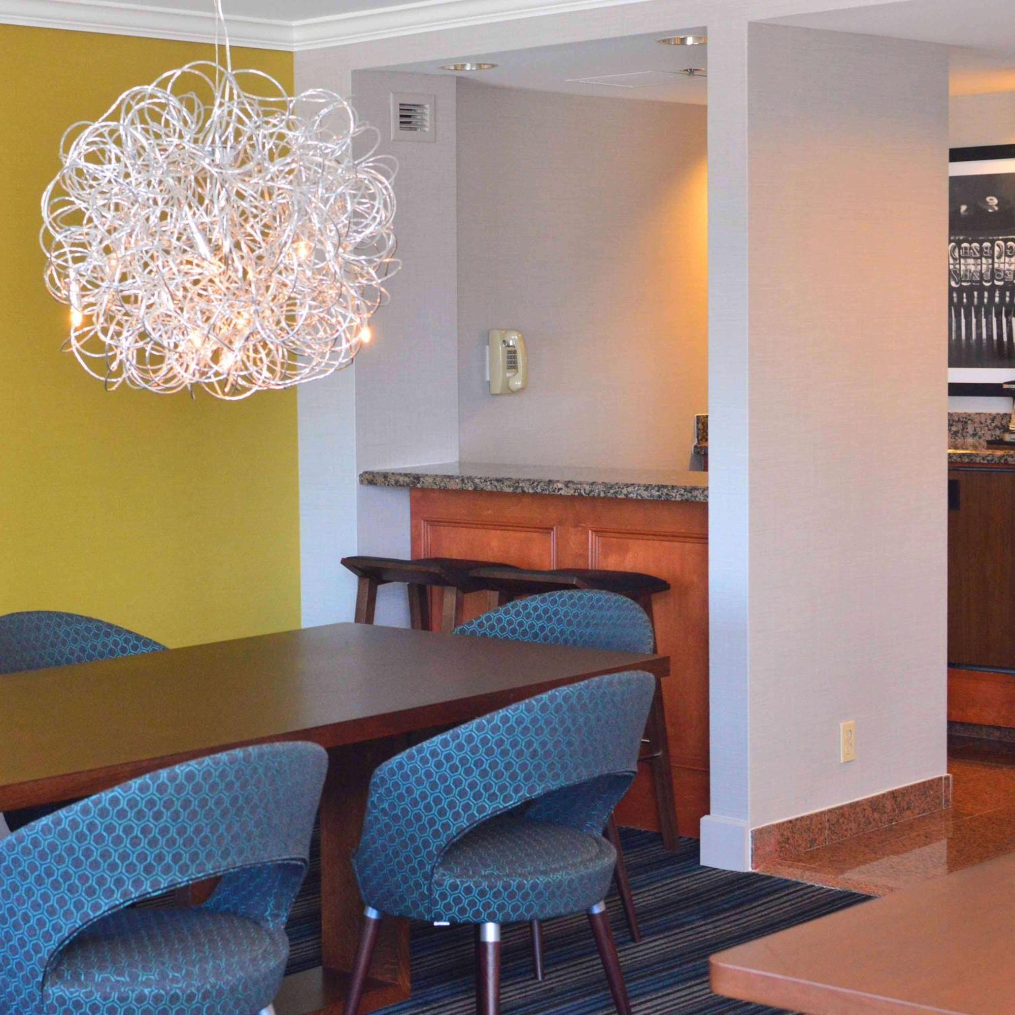 Отель Doubletree By Hilton Newark-Fremont Экстерьер фото