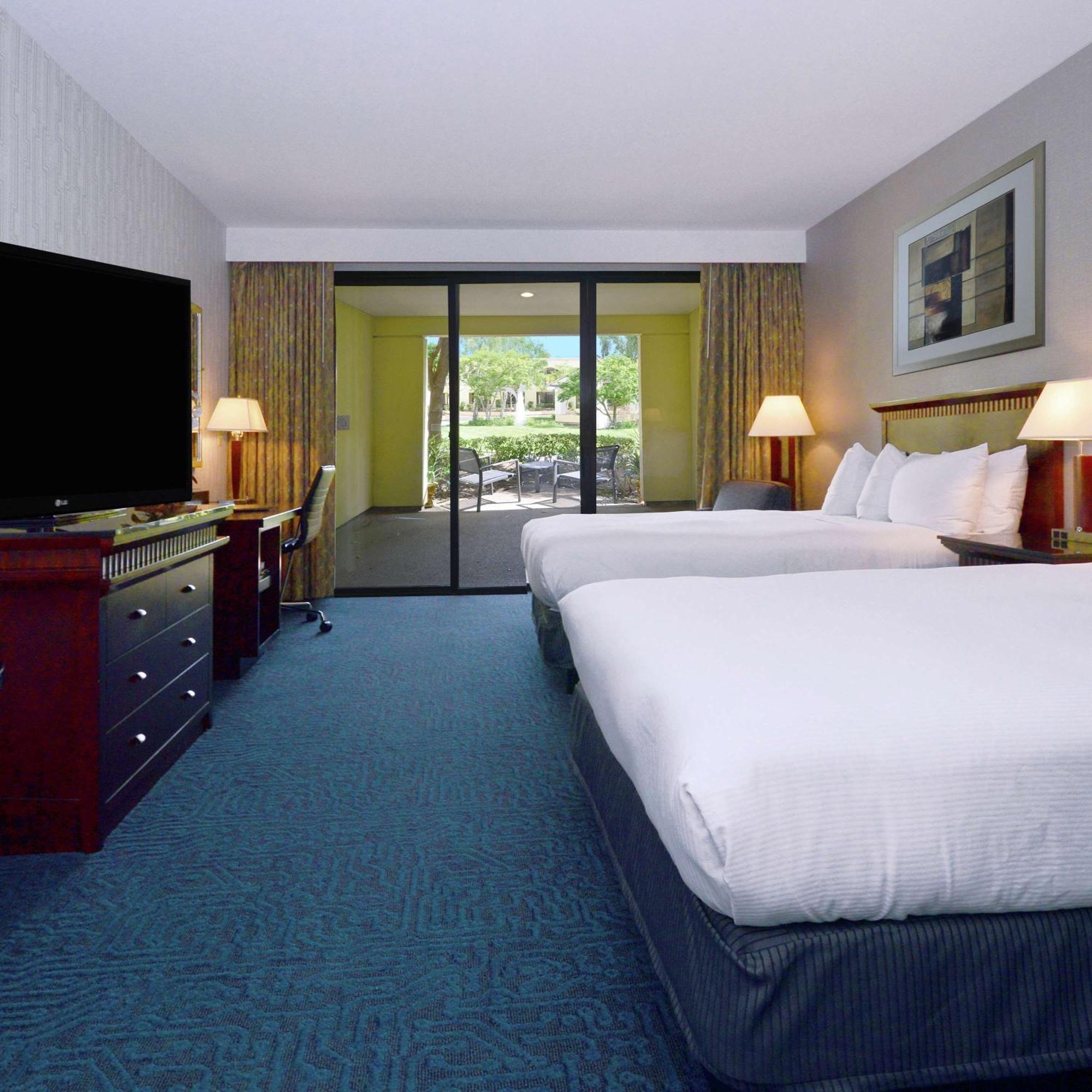 Отель Doubletree By Hilton Newark-Fremont Экстерьер фото
