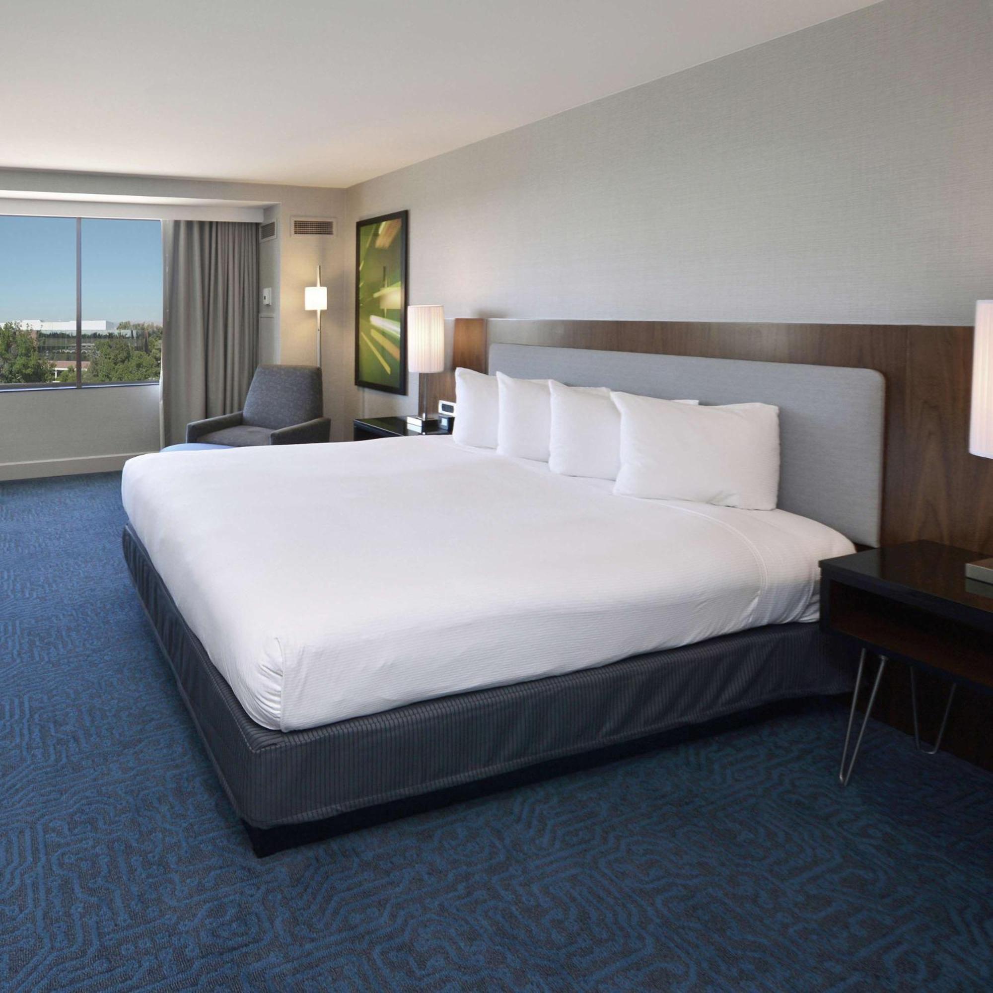 Отель Doubletree By Hilton Newark-Fremont Экстерьер фото