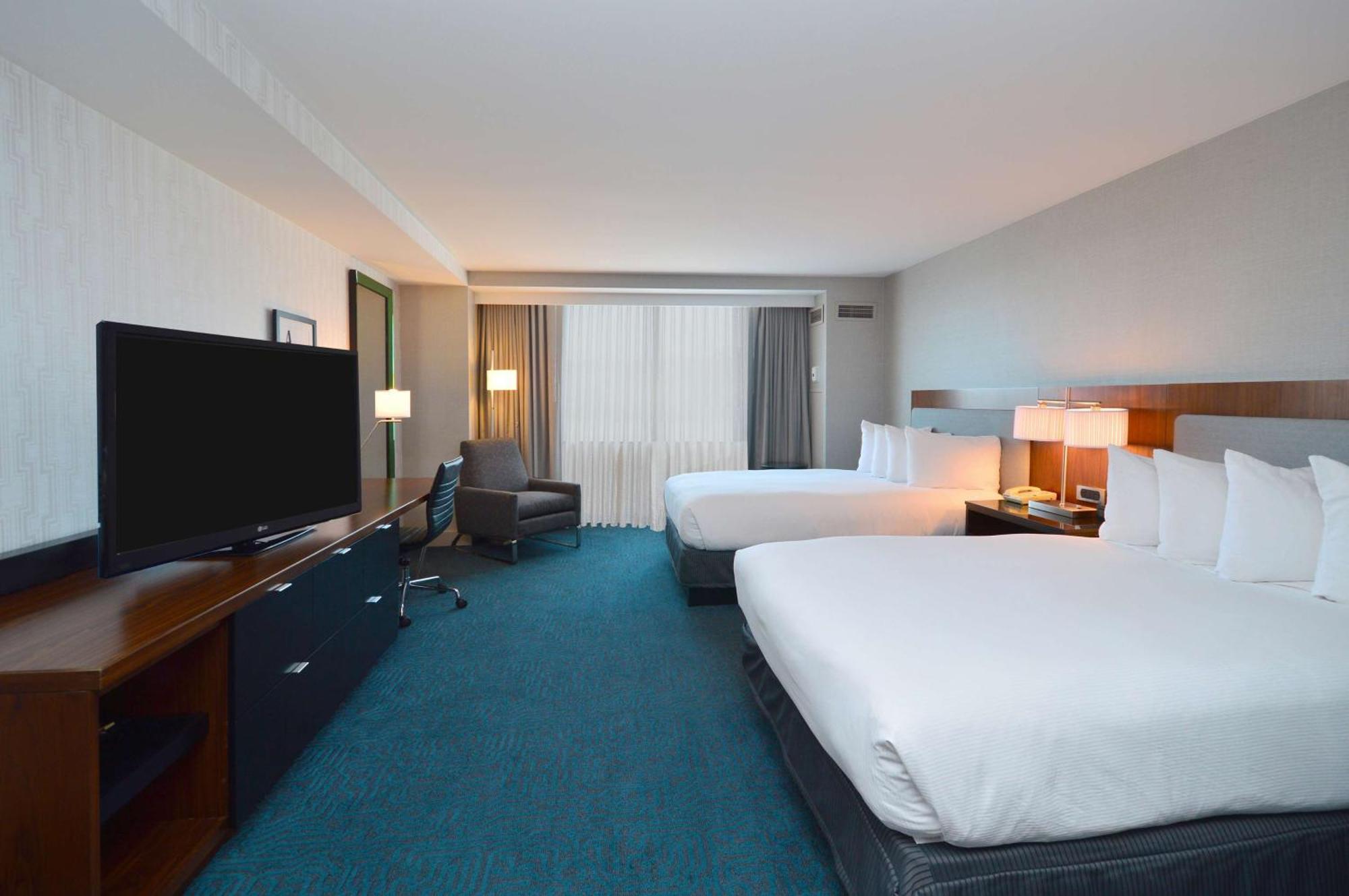 Отель Doubletree By Hilton Newark-Fremont Экстерьер фото