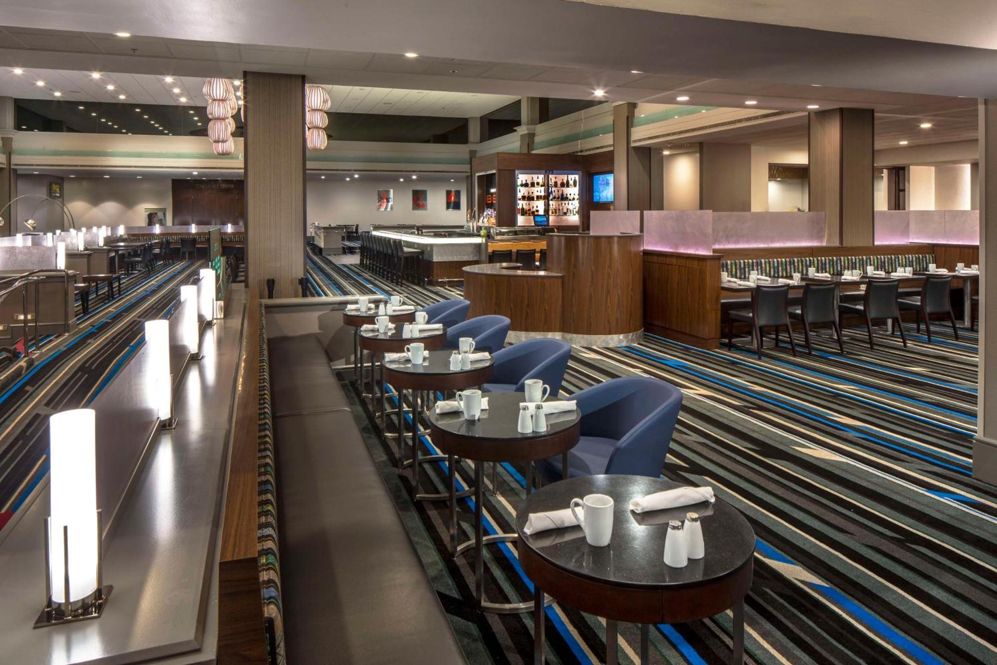 Отель Doubletree By Hilton Newark-Fremont Экстерьер фото
