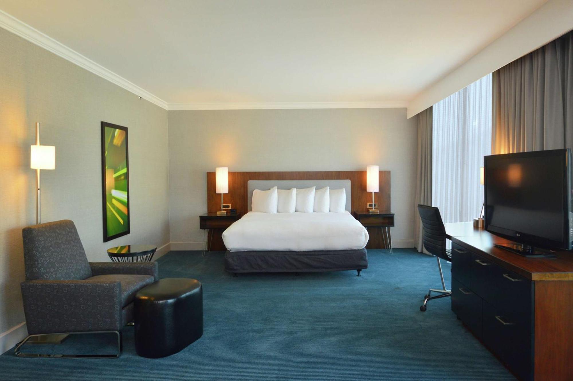 Отель Doubletree By Hilton Newark-Fremont Экстерьер фото