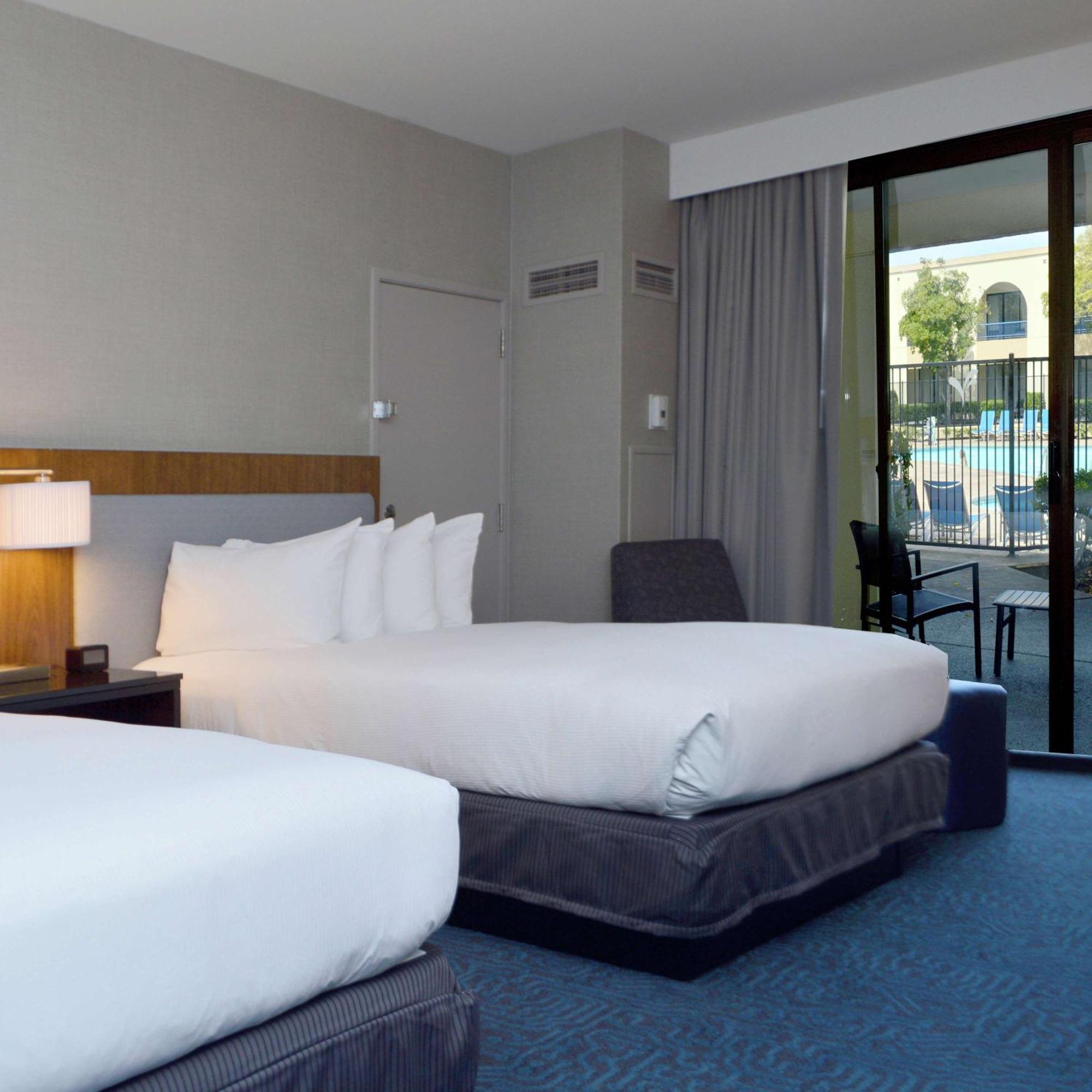 Отель Doubletree By Hilton Newark-Fremont Экстерьер фото