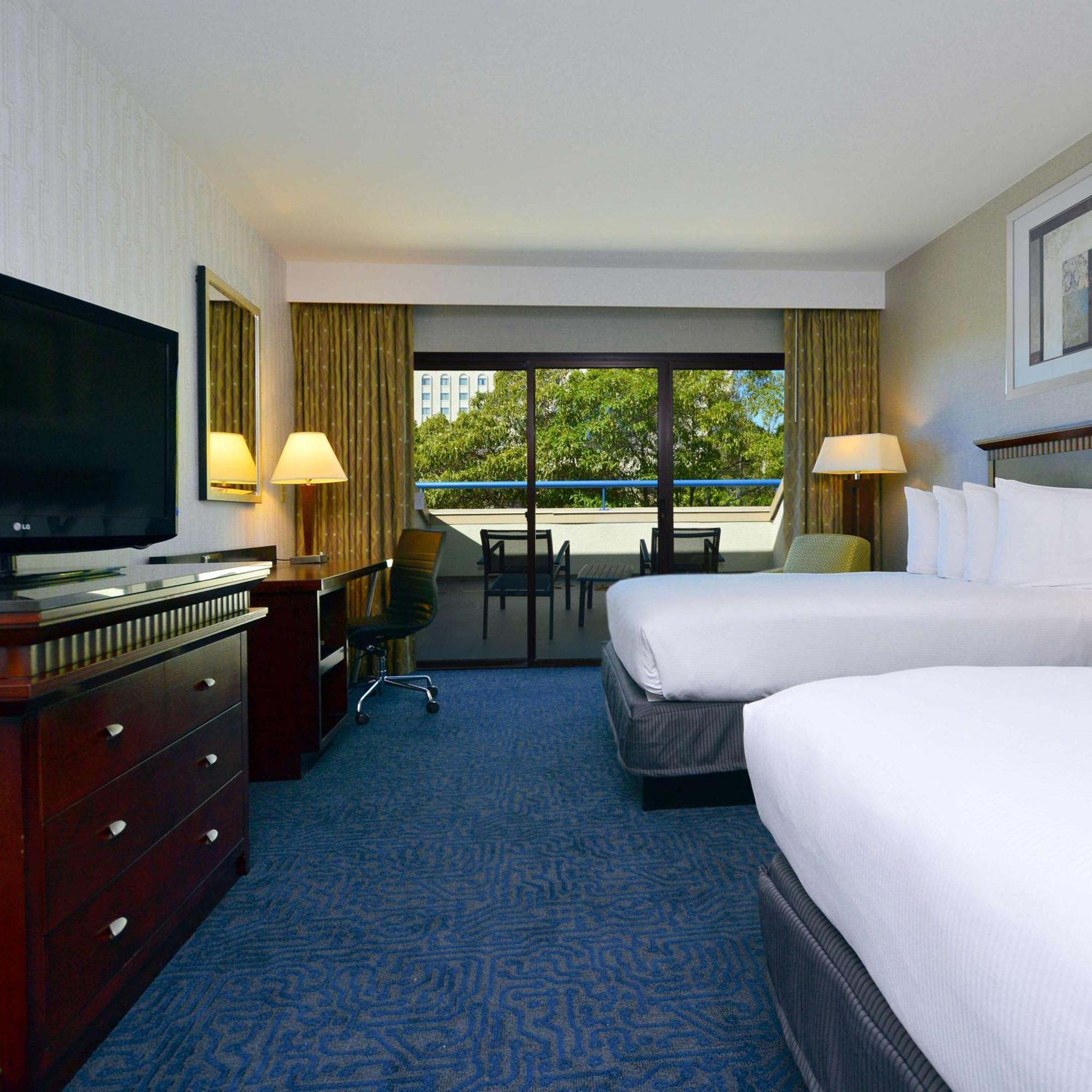 Отель Doubletree By Hilton Newark-Fremont Экстерьер фото