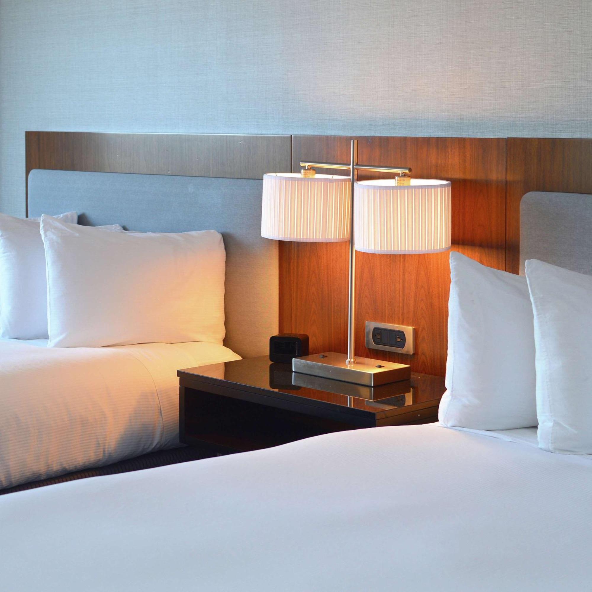 Отель Doubletree By Hilton Newark-Fremont Экстерьер фото