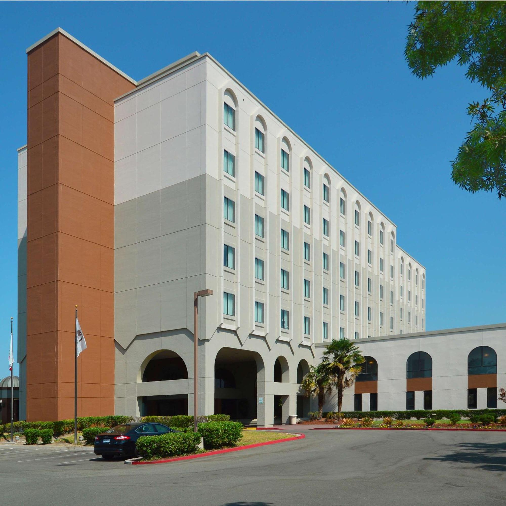 Отель Doubletree By Hilton Newark-Fremont Экстерьер фото