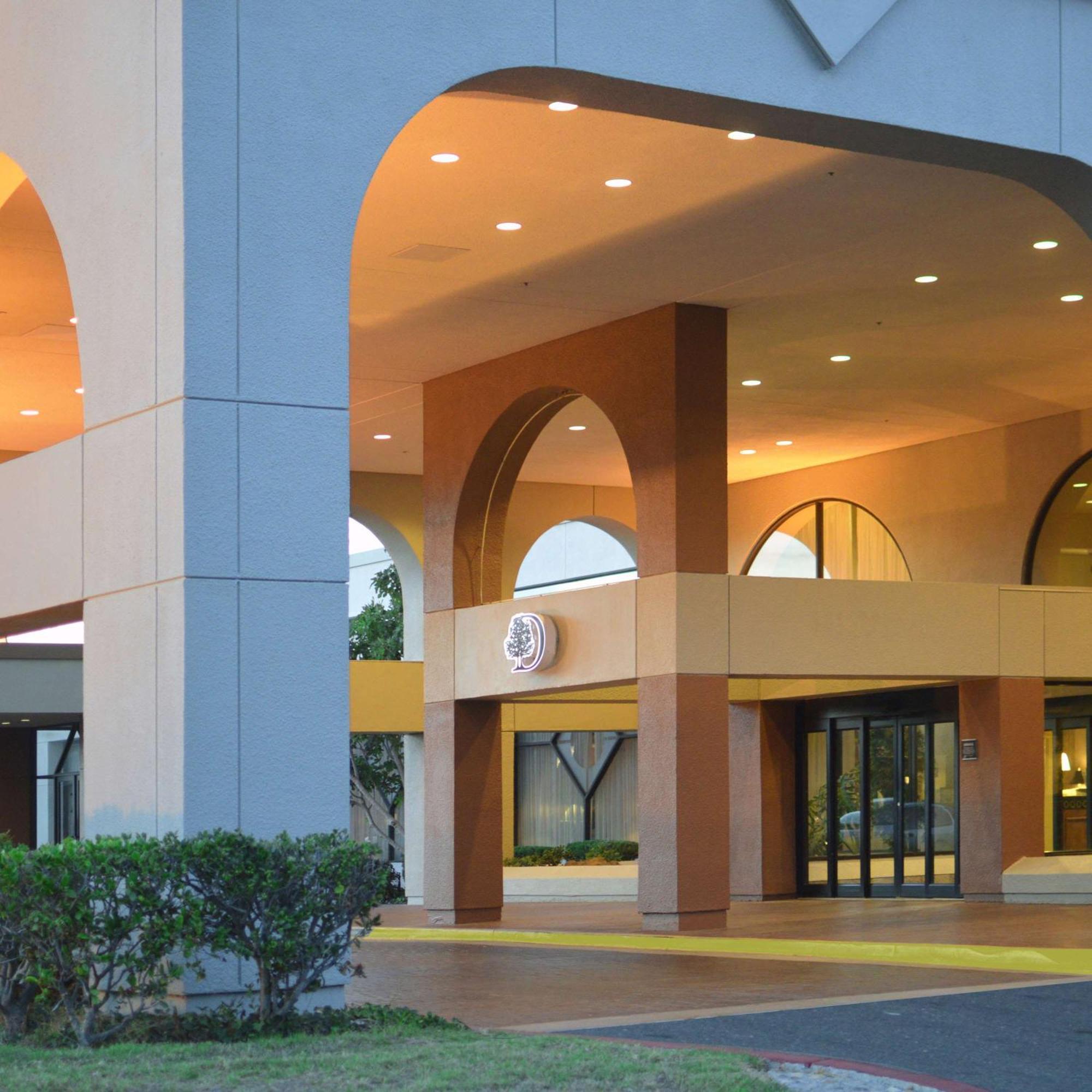 Отель Doubletree By Hilton Newark-Fremont Экстерьер фото