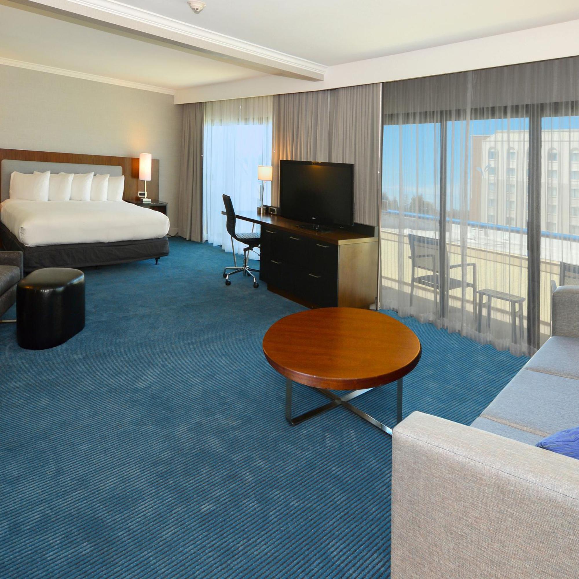 Отель Doubletree By Hilton Newark-Fremont Экстерьер фото