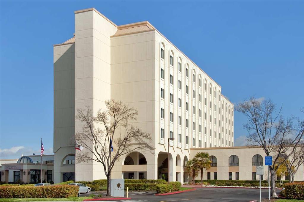 Отель Doubletree By Hilton Newark-Fremont Экстерьер фото
